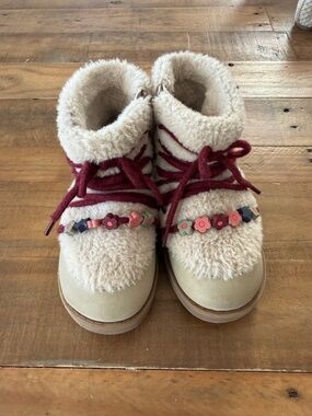Zara Cream Faux-Shearling Boots with Burgundy Laces and Multicolor Flower Trim